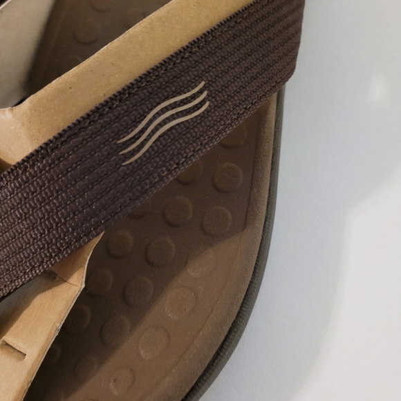 Vionic Brown Flip Flops - Picture 3 of 7